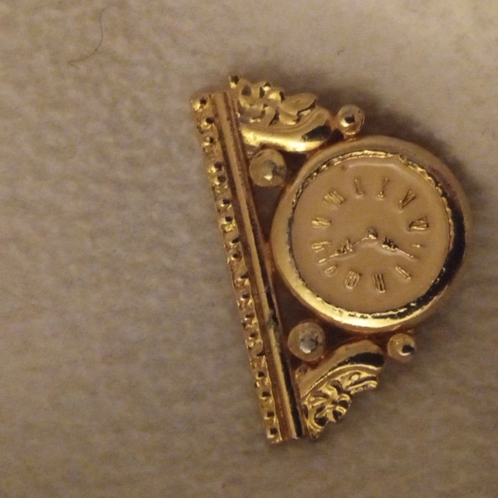 imitation Gold plated brooch with a clock on it